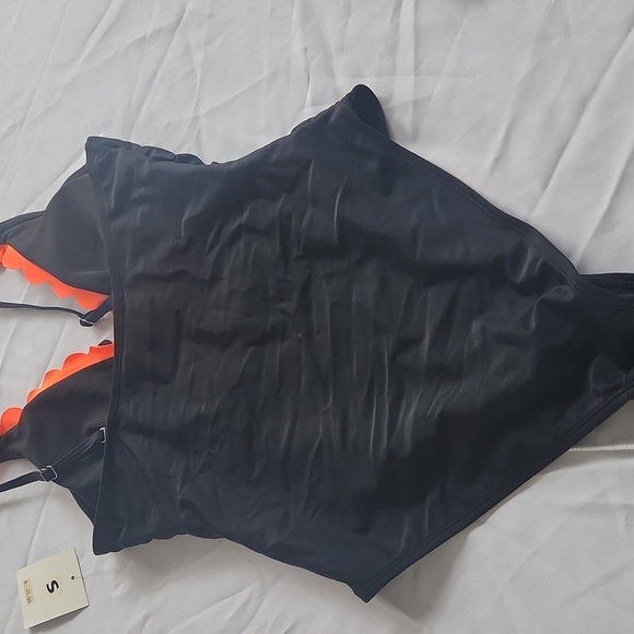 Black Scalloped Women's Swimsuit - Picture 6 of 7